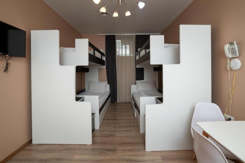 Hotel Gloria Ks Pristina Buitenkant foto