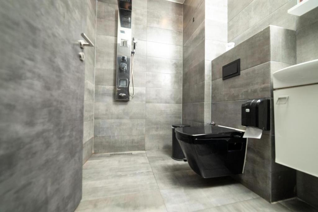 Hotel Gloria Ks Pristina Buitenkant foto