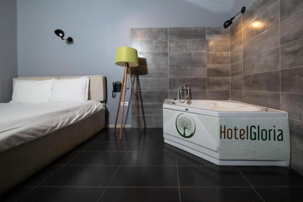 Hotel Gloria Ks Pristina Buitenkant foto