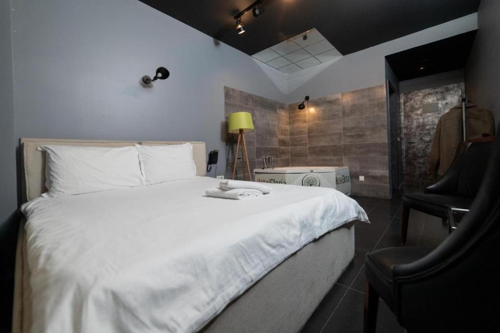 Hotel Gloria Ks Pristina Buitenkant foto