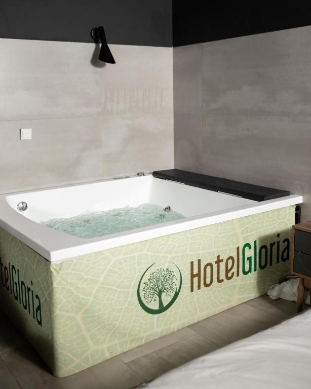 Hotel Gloria Ks Pristina Buitenkant foto
