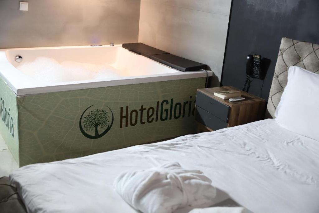 Hotel Gloria Ks Pristina Buitenkant foto