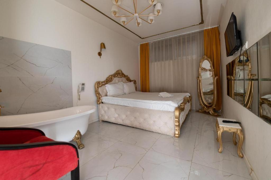 Hotel Gloria Ks Pristina Buitenkant foto